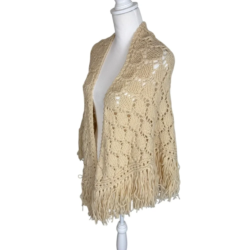 Vintage Handmade Chunky Knit Triangle Shawl Fringe Cream Ivory Wrap One Size